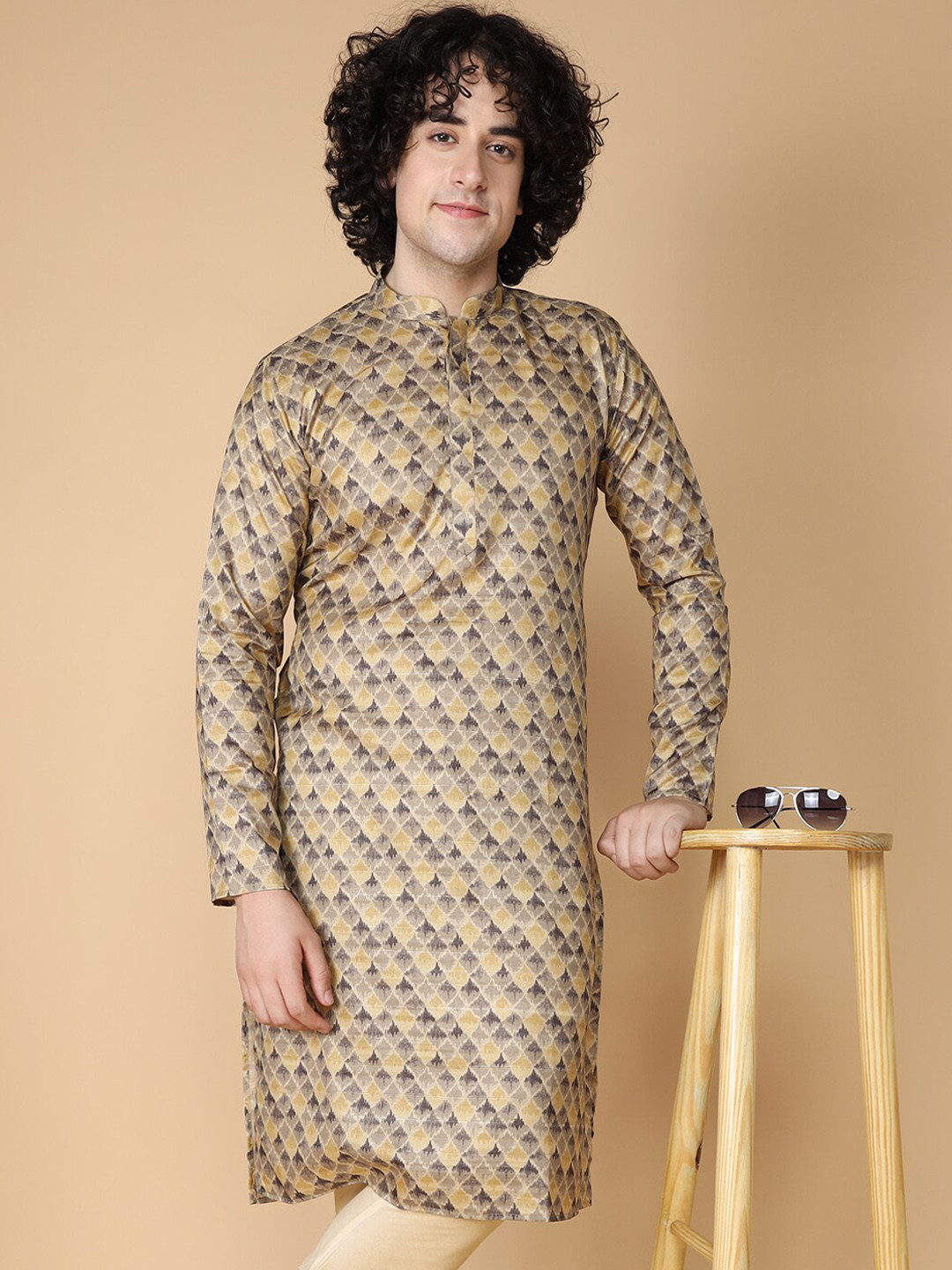 

NAMASKAR Abstract Printed Silk Kurta, Beige