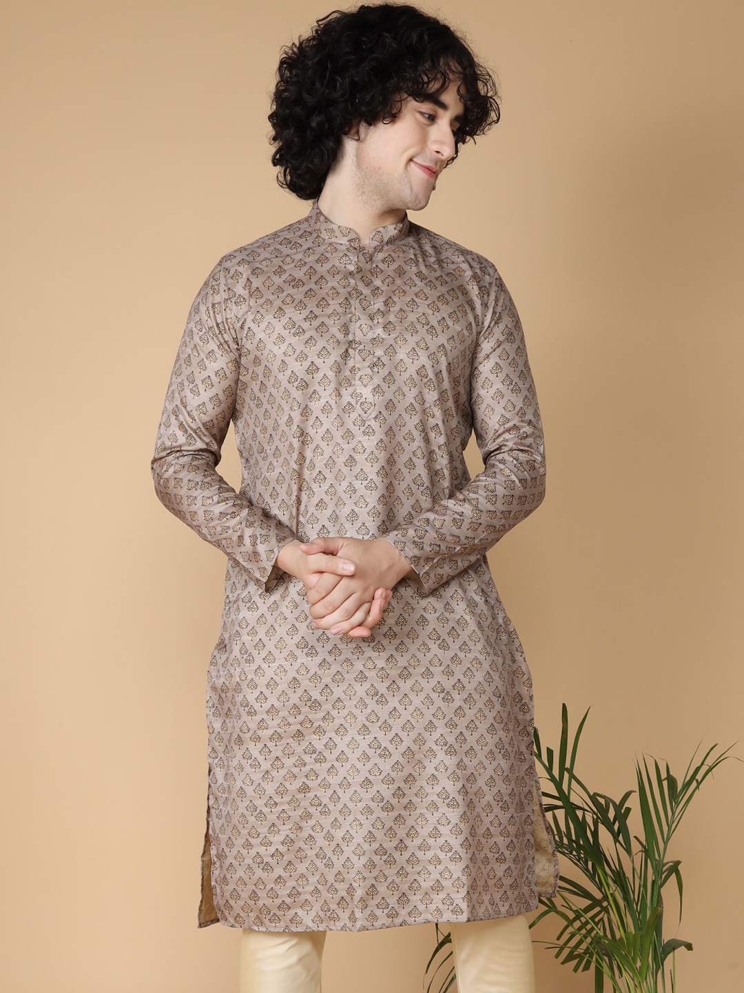

NAMASKAR Men Ethnic Motifs Band Collar Long Sleeves Kurta, Brown