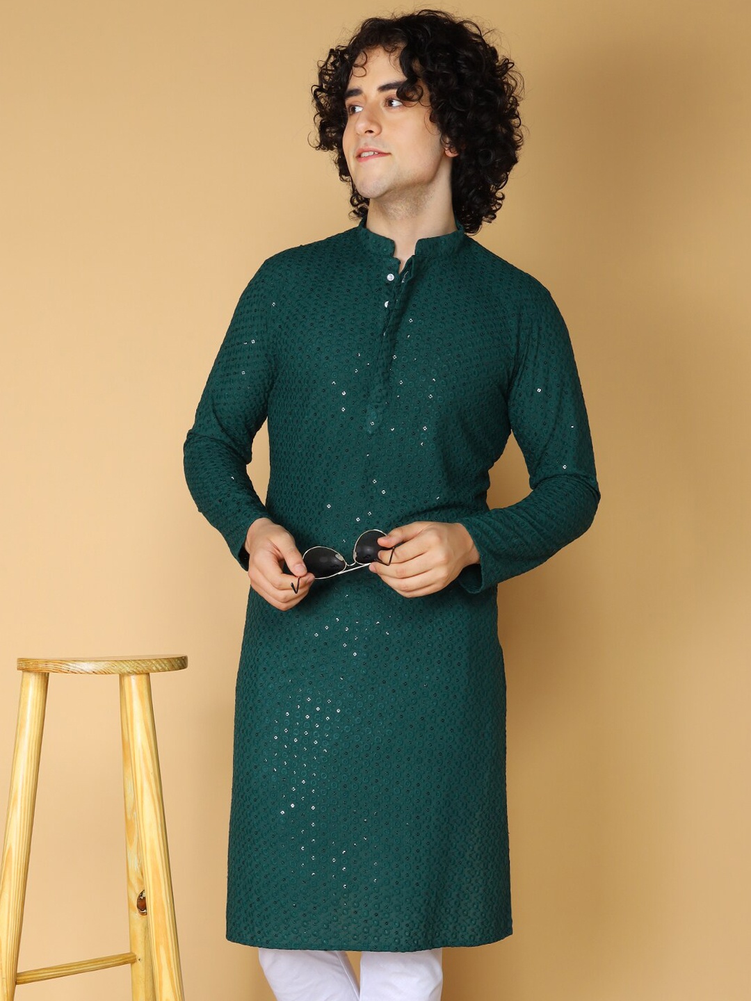 

NAMASKAR Geometric Chikankari Sequinned Mandarin Collar Cotton Kurta, Green