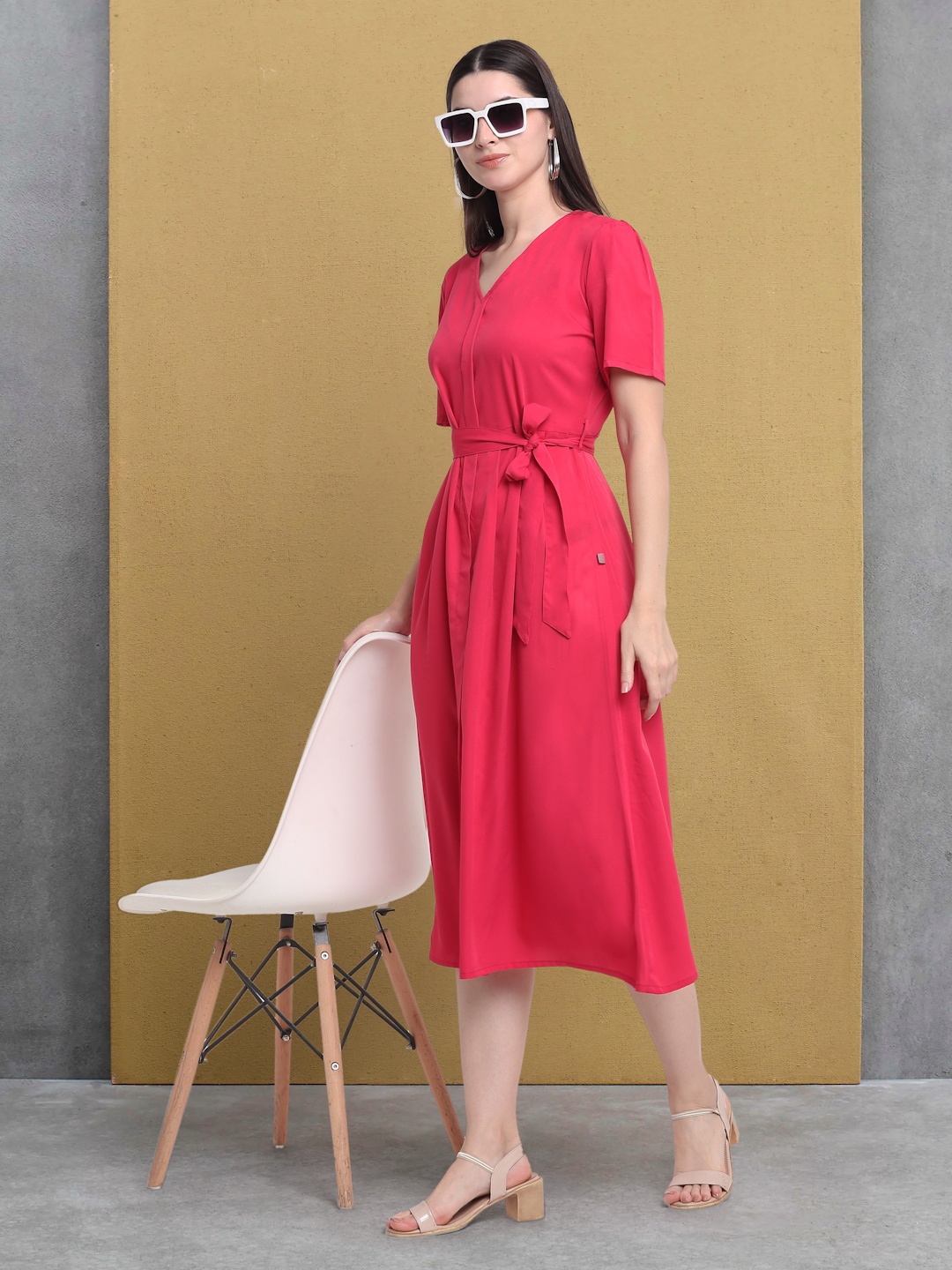 

RAISIN V-Neck Puff Sleeve Waist Tie-Up Fit & Flare Midi Dress, Magenta