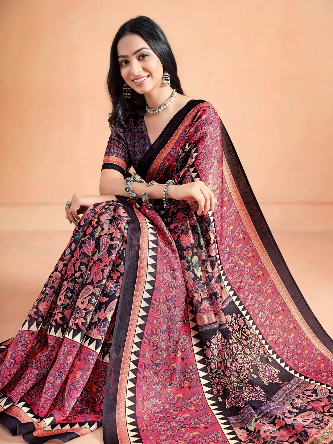 

Sangria Ethnic Motifs Printed Saree, Pink