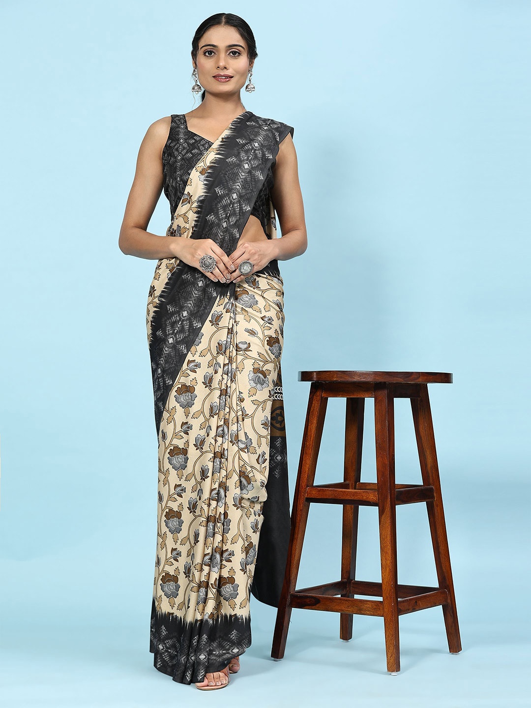 

RACHNA Floral Printed Saree, Cream