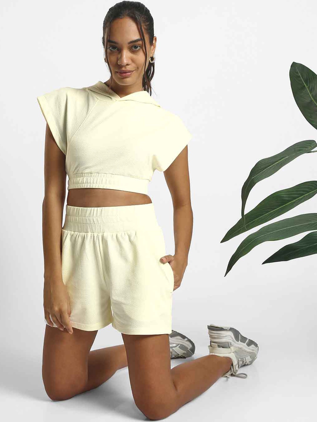 NOBERO Self Design Crop Top With Shorts, Yellow