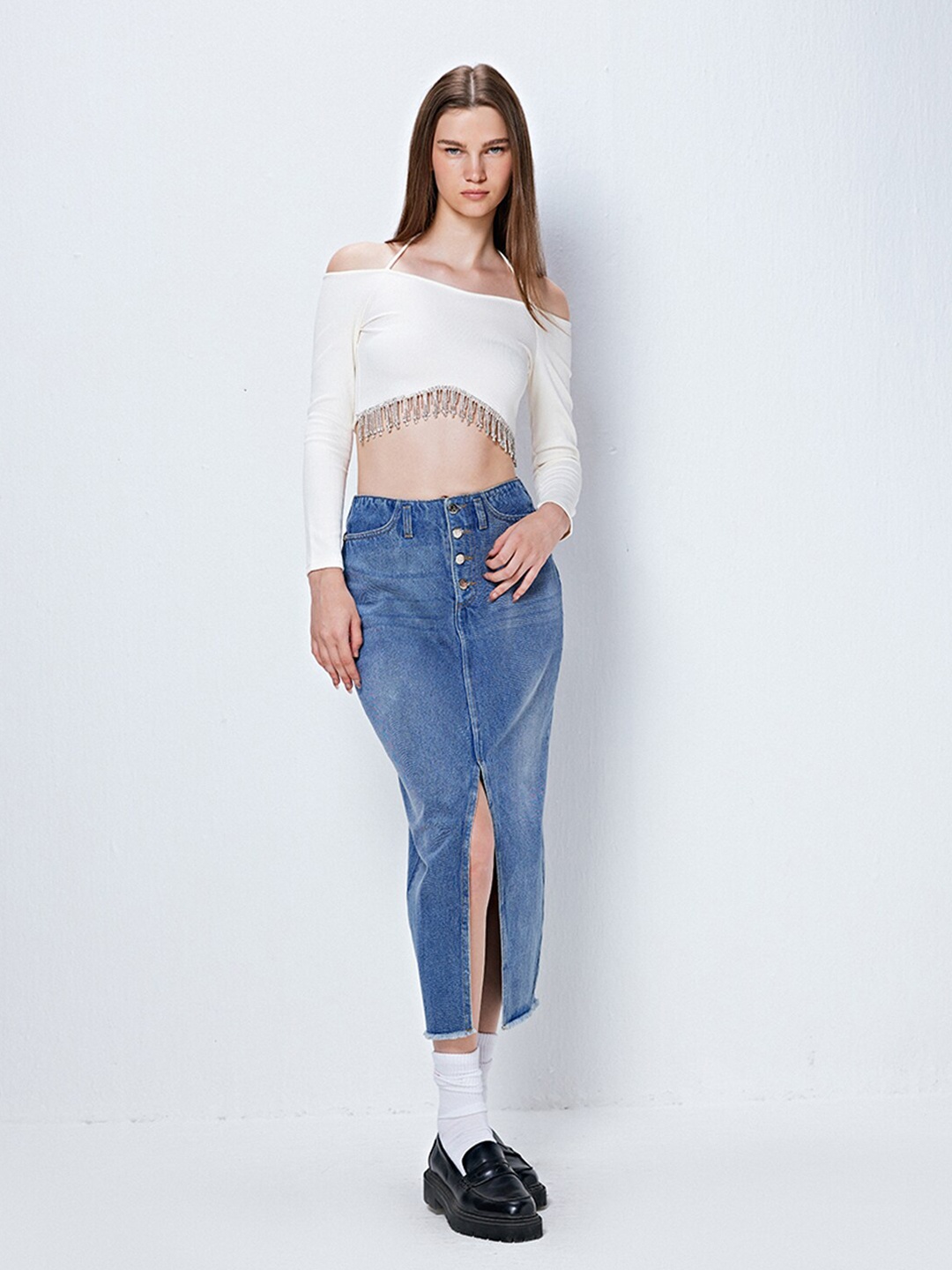 

COVER STORY White Off-Shoulder Bardot Crop Top