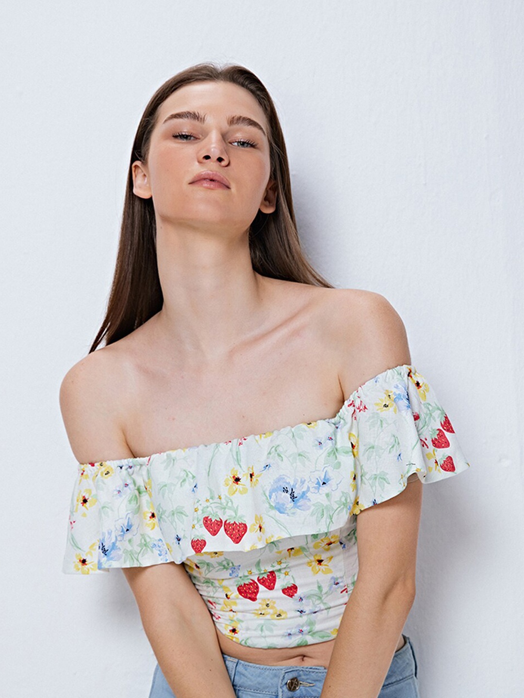 

COVER STORY Blue Red Floral Printed Off-Shoulder Linen Crop Bardot Top