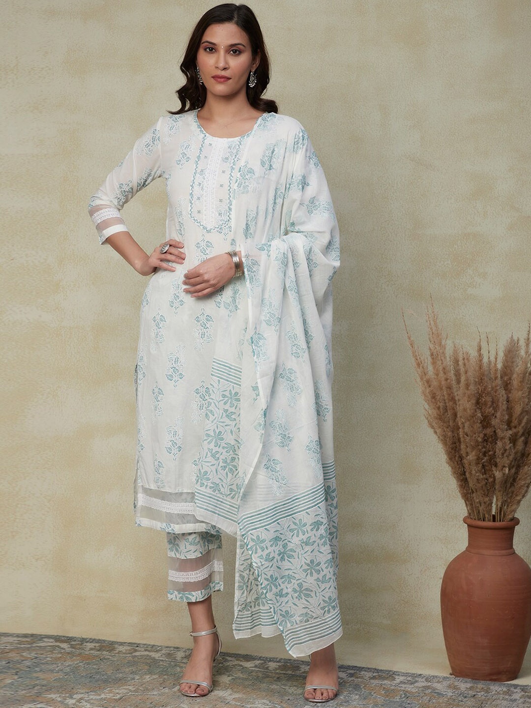 

FASHOR White Floral Printed Regular Pure Cotton Kurta with Trousers & With Dupatta