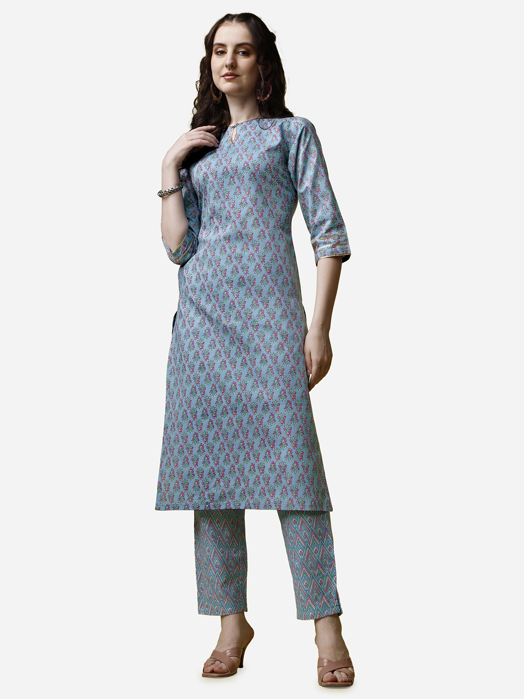 

RAISIN Floral Printed Keyhole Neck Pure Cotton Kurta With Trousers, Blue