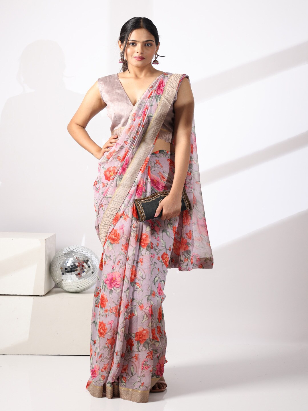 

Atulyam Tex World Floral Printed Saree, Grey