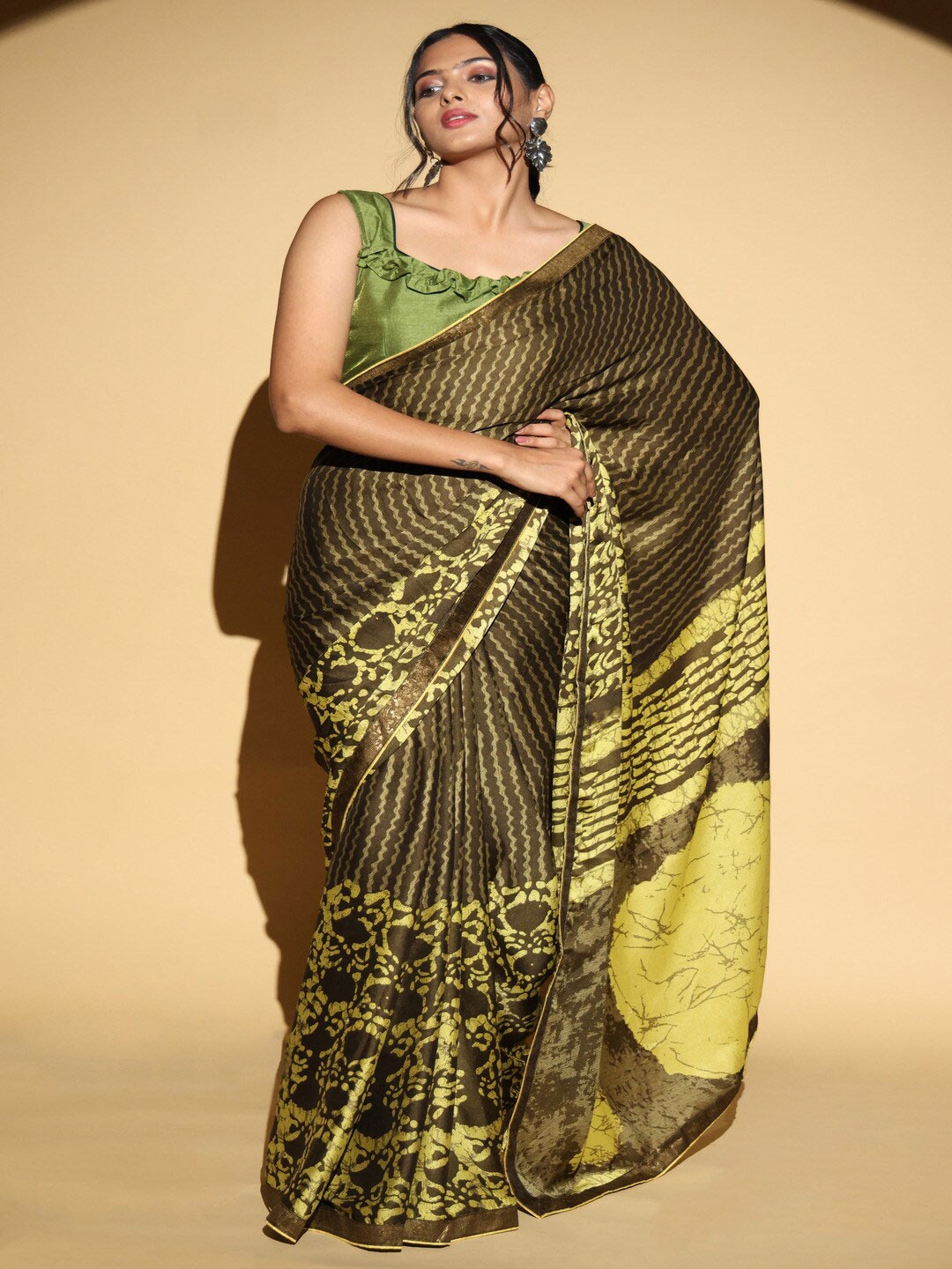 

Atulyam Tex World Geometric Printed Saree, Green
