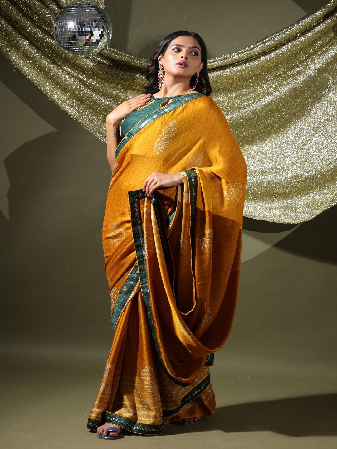 

Atulyam Tex World Bandhani Printed Saree, Yellow