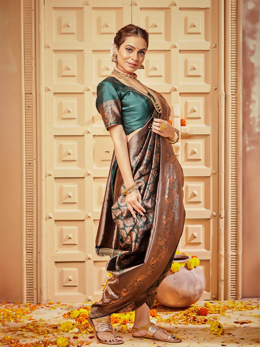 

Fab Viva Ethnic Motifs Woven Design Zari Banarasi Saree, Green