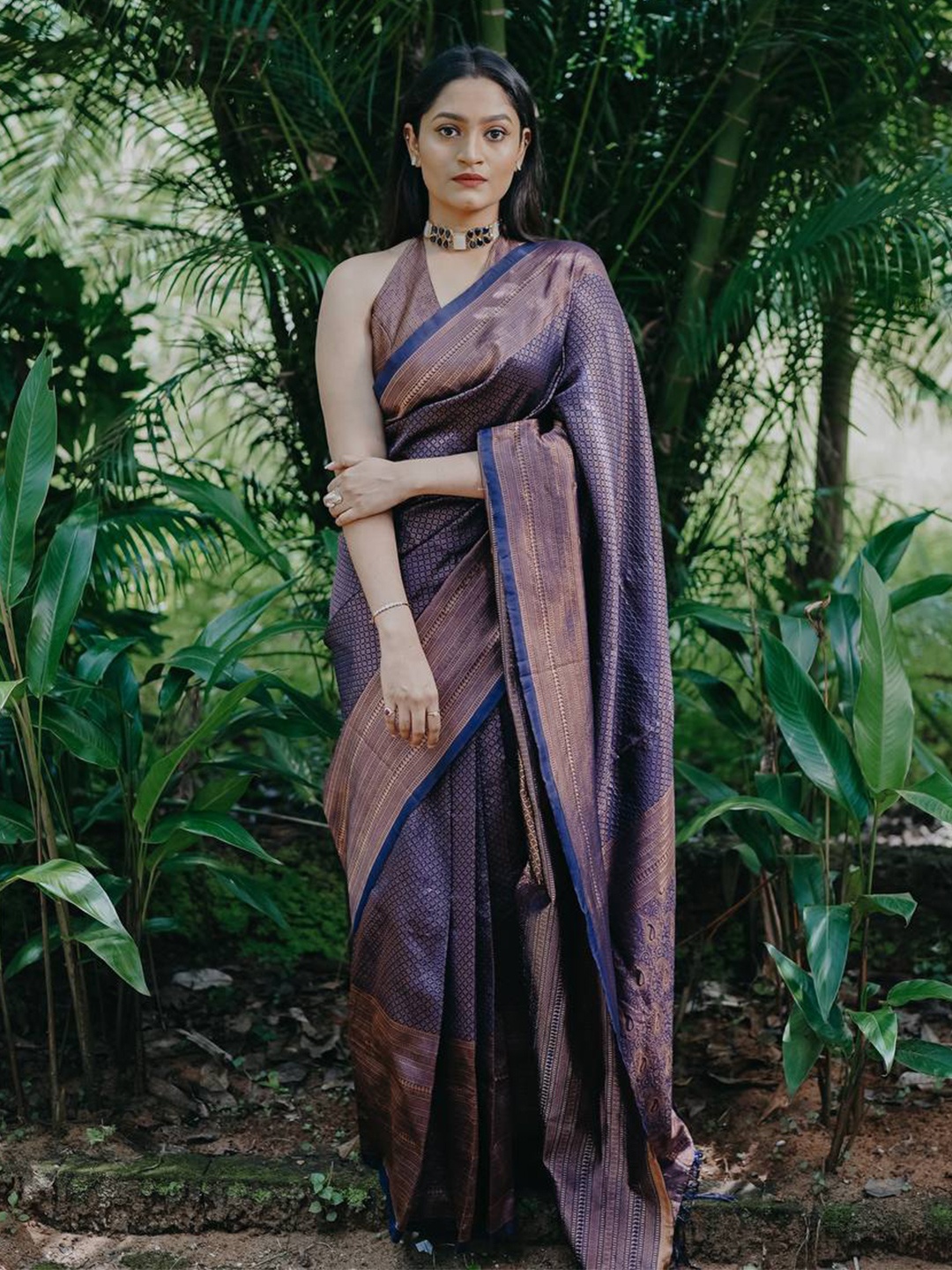 

Fab Viva Geometric Woven Design Zari Banarasi Saree, Navy blue