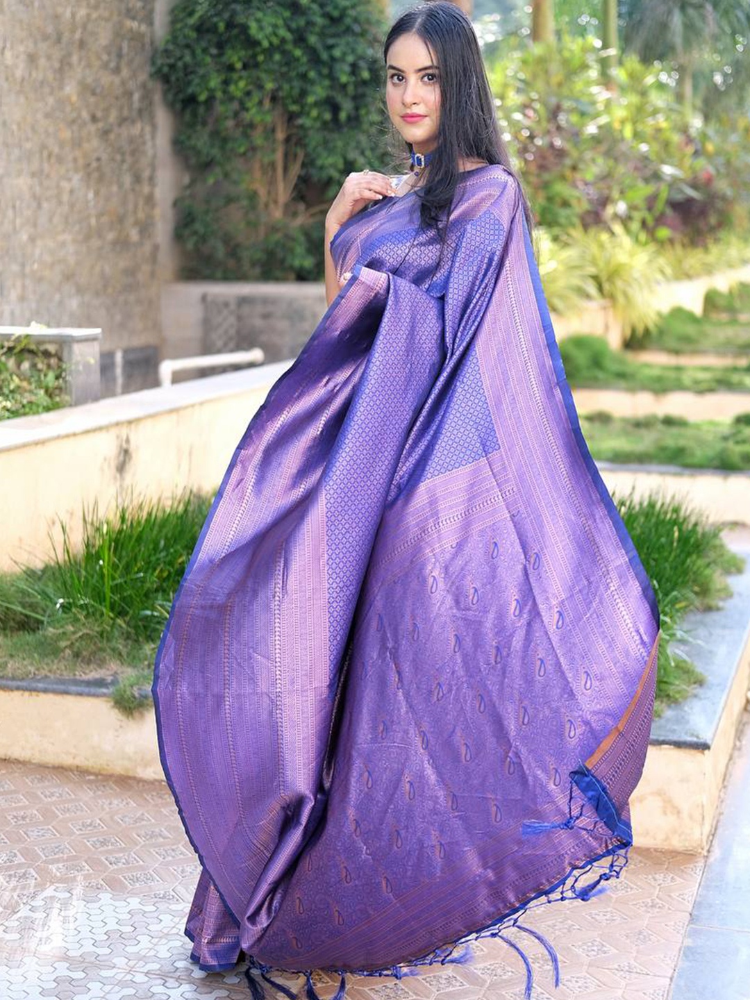

Fab Viva Floral Woven Design Zari Banarasi Saree, Blue