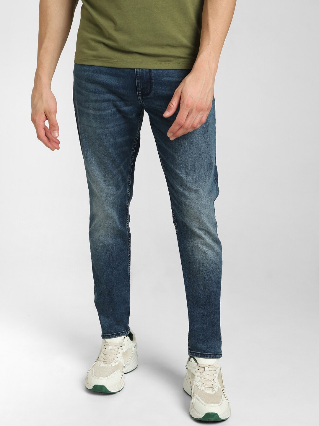 

Jack & Jones Men Slim Fit Low-Rise Clean Look Light Fade Stretchable Jeans, Blue
