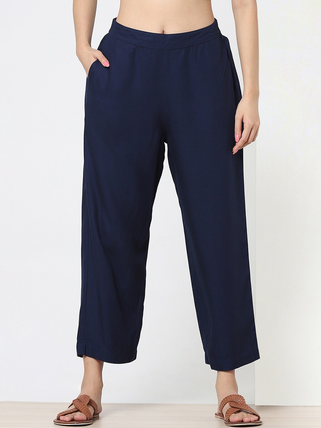 

Marigold Lane Women Straight Fit Regular Trousers, Navy blue