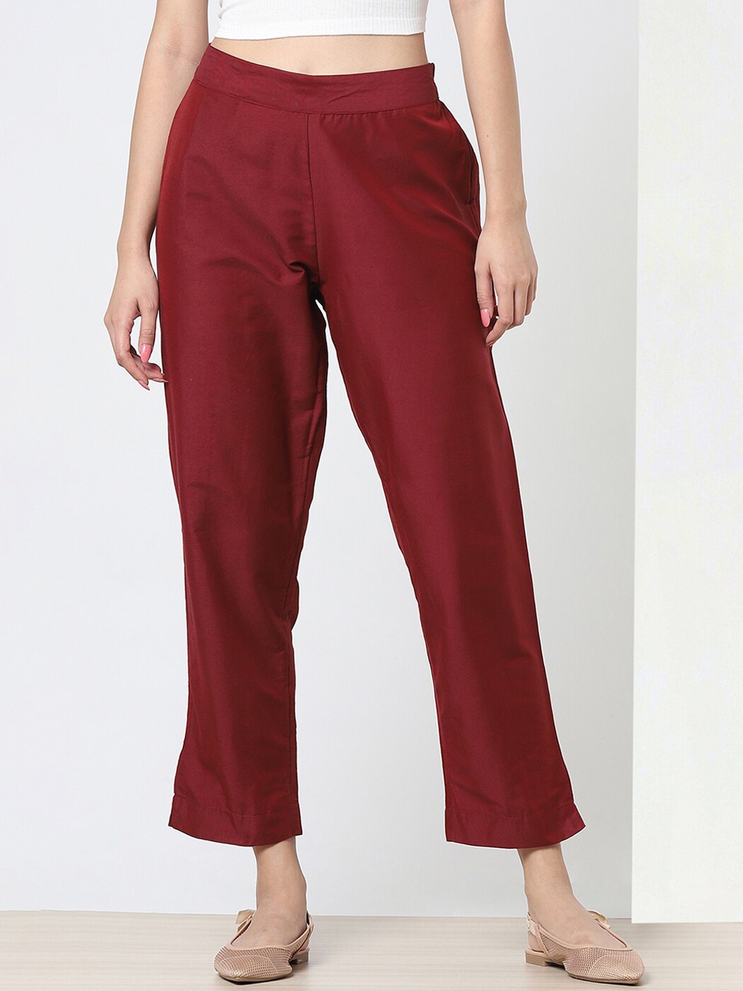 

Marigold Lane Women Mid-Rise Slim Fit Cropped Trousers, Maroon