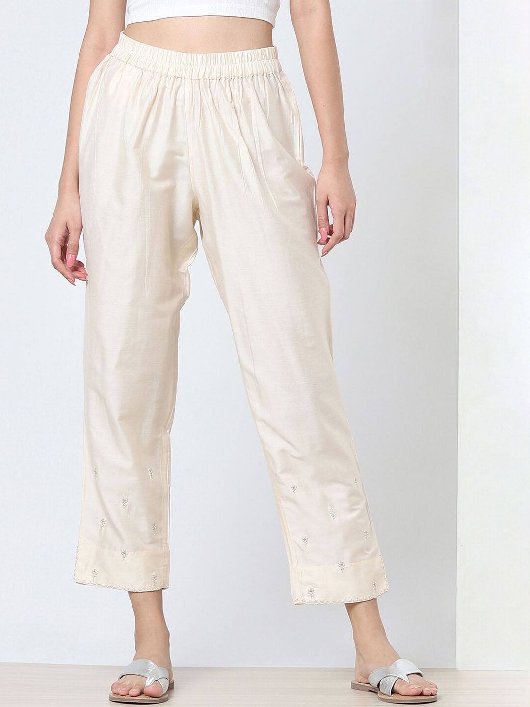 

Marigold Lane Women Floral Embroidered Slim Fit Cropped Trousers, Beige