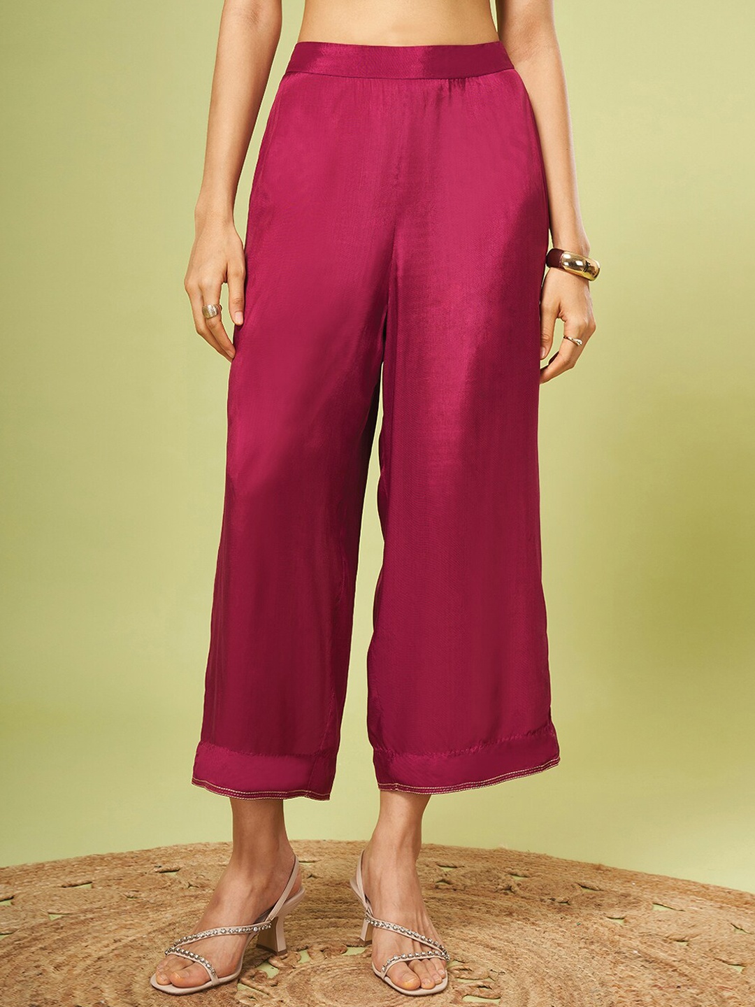 

Marigold Lane Women Cropped Parallel Trousers, Pink