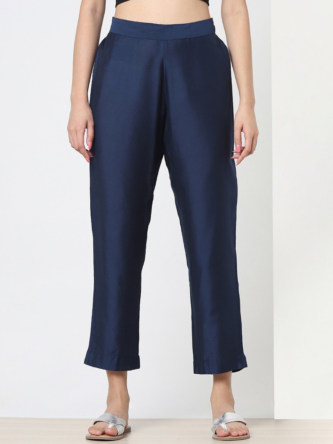 

Marigold Lane Women Mid Rise Slim Fit Trousers, Navy blue