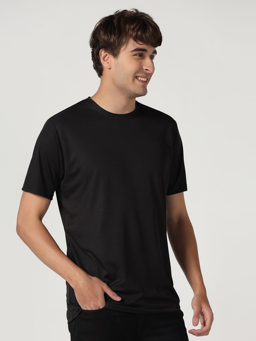 

INKKR Men Solid Round Neck T-shirt, Black