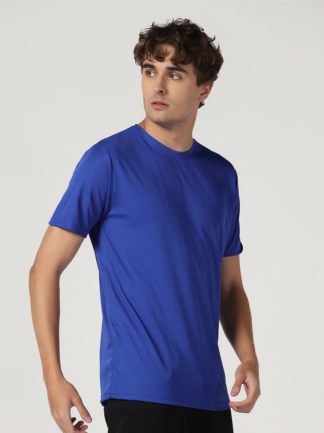 

INKKR Men Solid Round Neck T-shirt, Blue