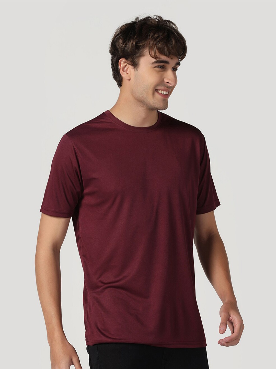 

INKKR Men Solid Round Neck T-shirt, Maroon