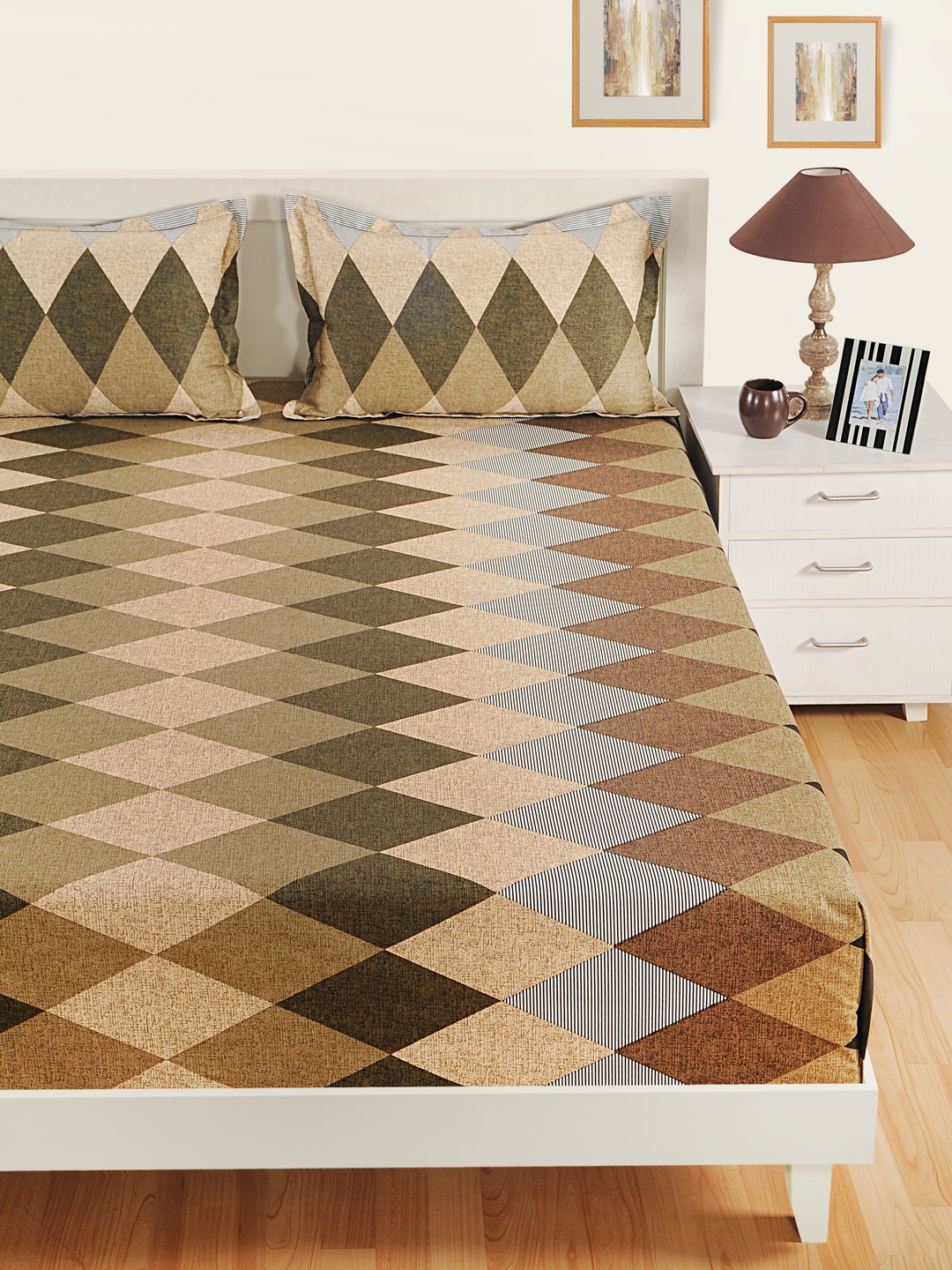 

SWAYAM Olive Green & Brown Geometric Flat 250 TC Cotton 1 King Bedsheet with 2 Pillow Covers