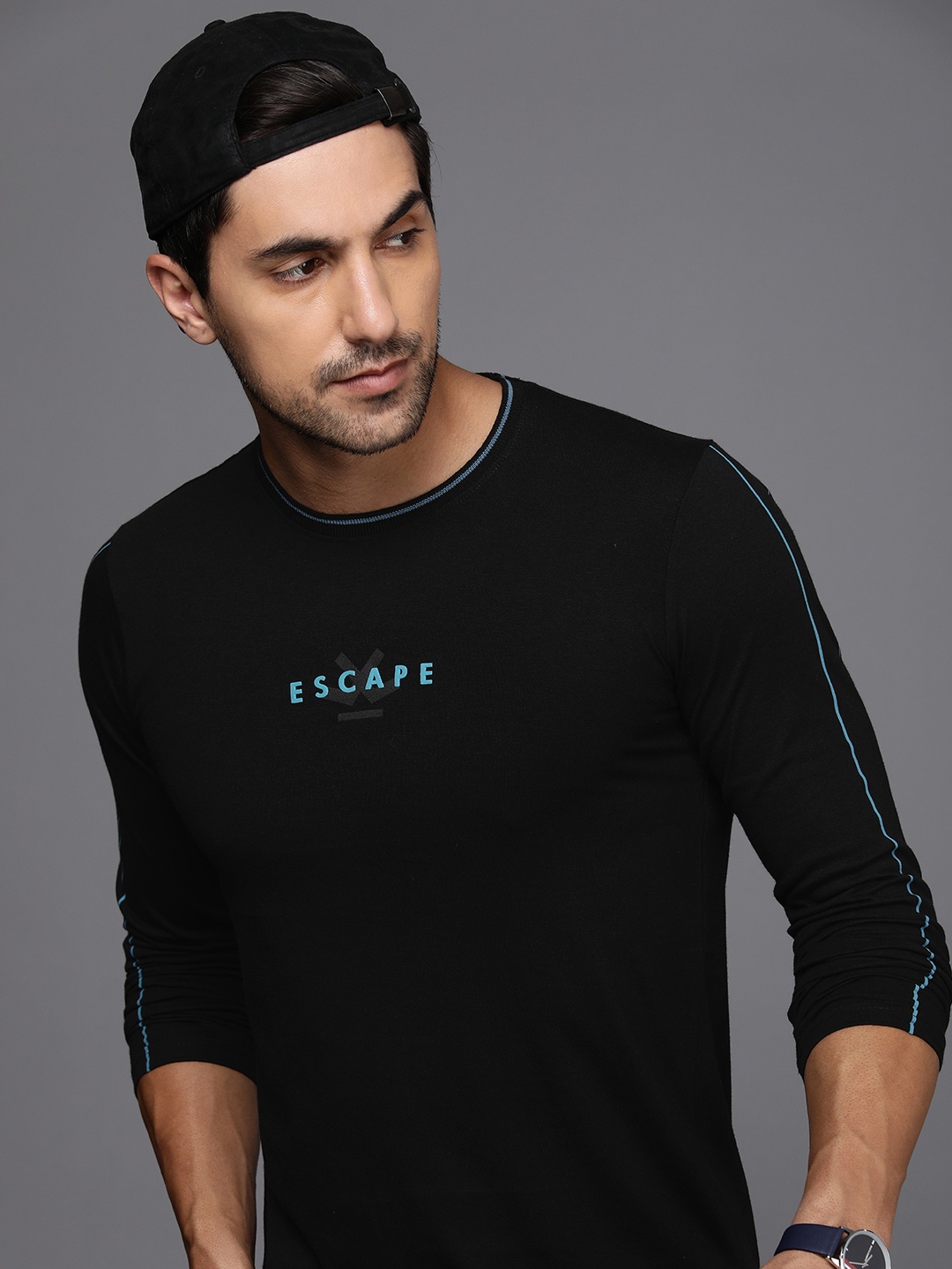 

WROGN Minimal Brand Logo Printed Slim Fit T-shirt, Black