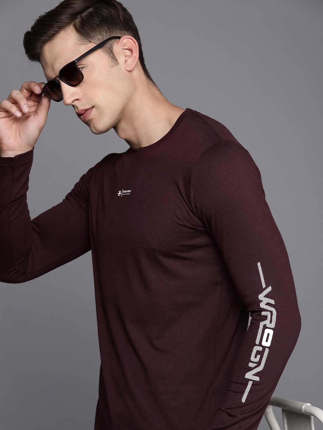 

WROGN Brand Logo Printed Slim Fit Casual T-shirt, Maroon