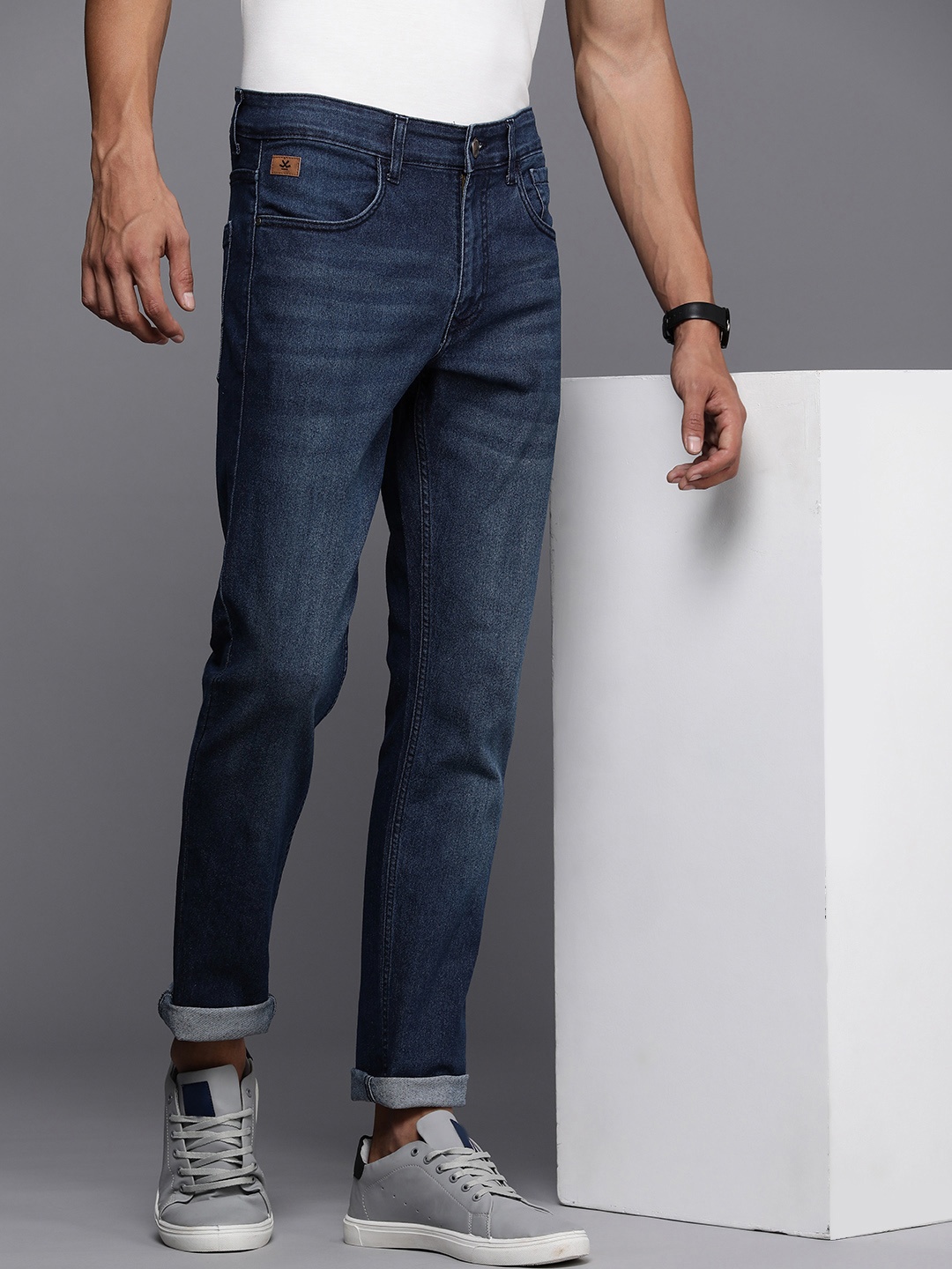 

WROGN Men Slim Fit Light Fade Stretchable Jeans, Navy blue