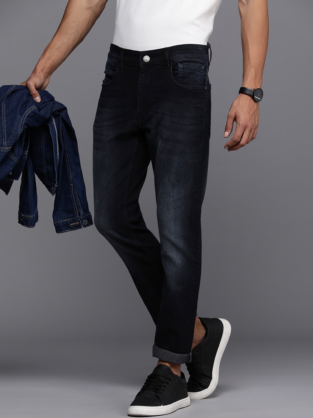 

WROGN Men Slim Fit Light Fade Stretchable Jeans, Black