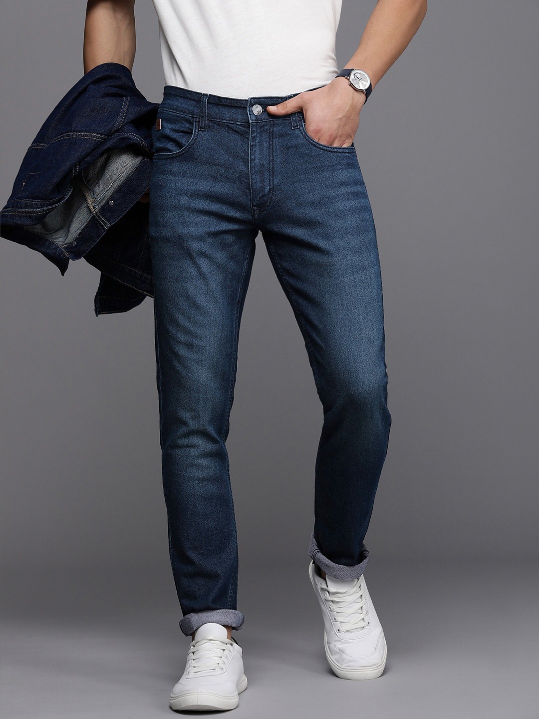 

WROGN Men Light Fade Stretchable Slim Fit Casual Jeans, Blue