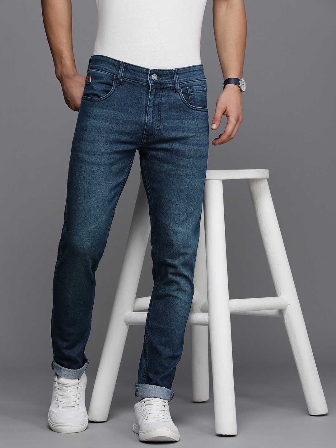 

WROGN Men Light Fade Stretchable Slim Fit Casual Jeans, Blue