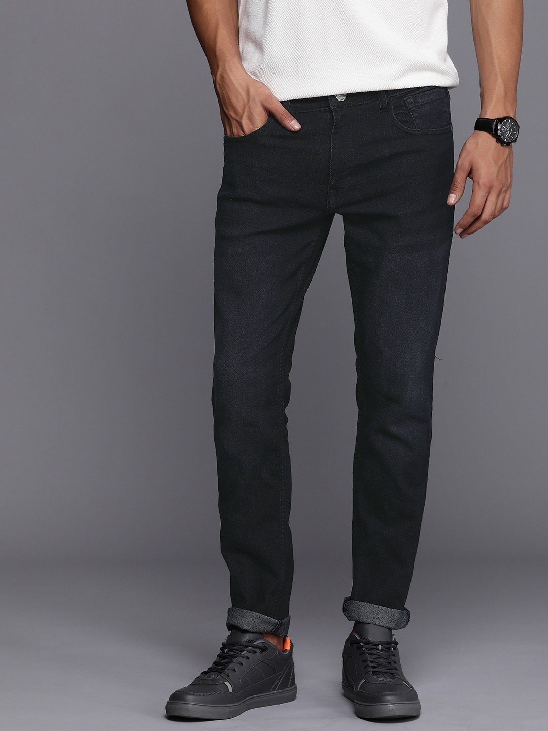 

WROGN Men Light Fade Stretchable Jeans, Black