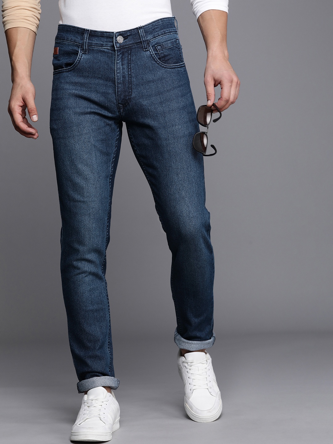 

WROGN Men Mid-Rise Slim Fit Light Fade Stretchable Jeans, Blue