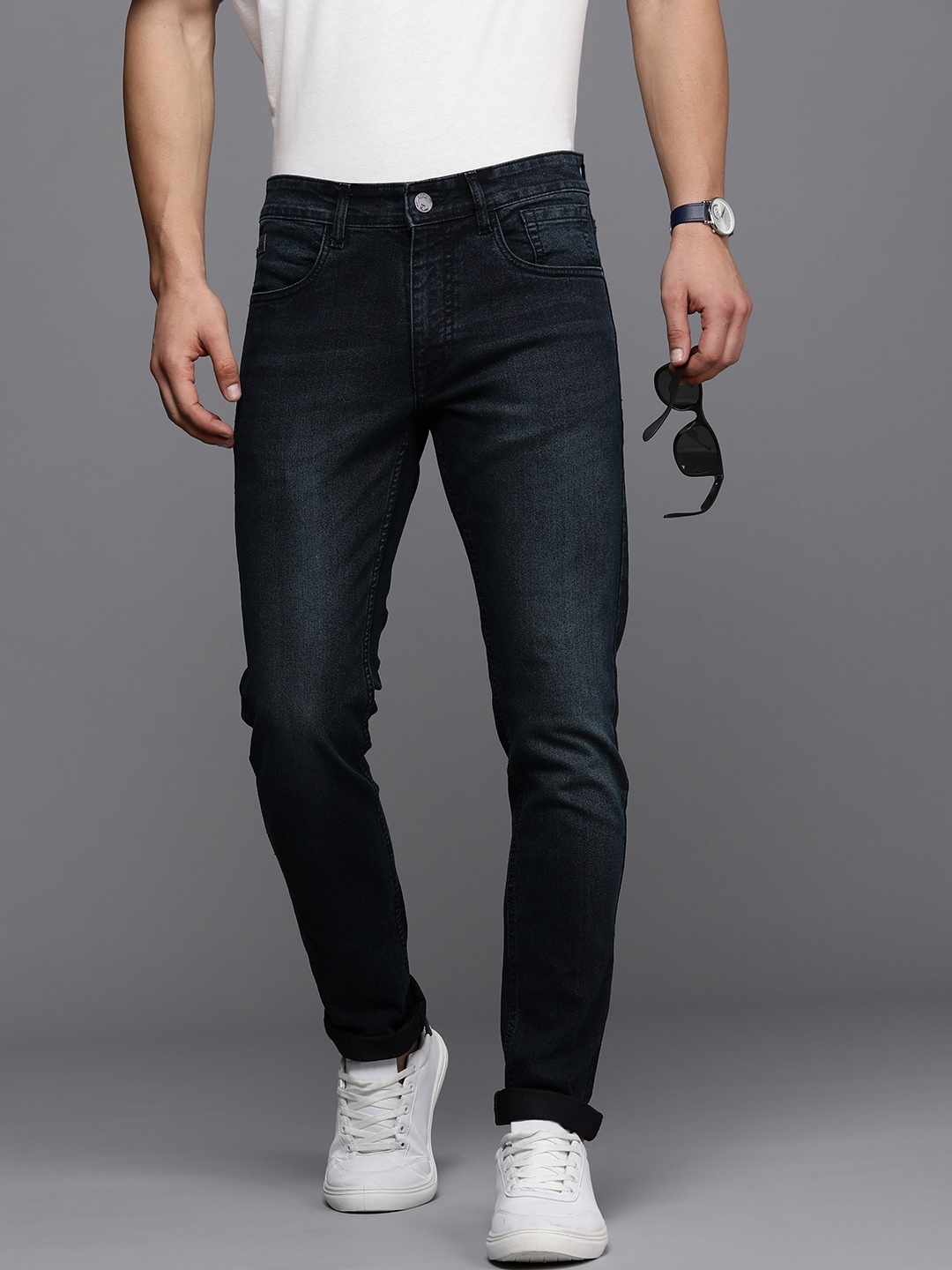 

WROGN Men Light Fade Stretchable Slim Fit Casual Jeans, Blue