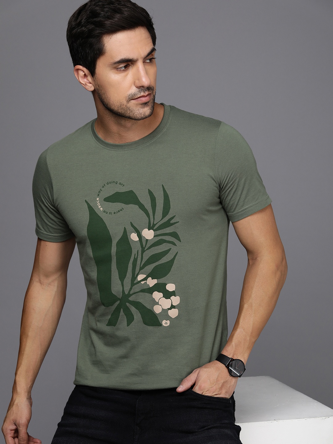 

WROGN Men Round Neck Slim Fit Graphic Printed T-shirt, Green