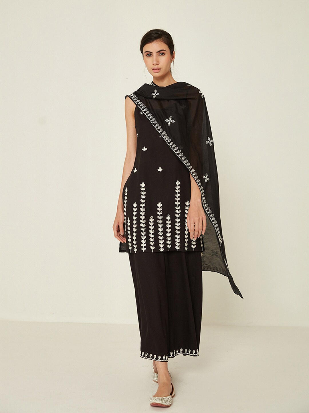 

Ancestry Embroidered Cotton Dupatta, Black
