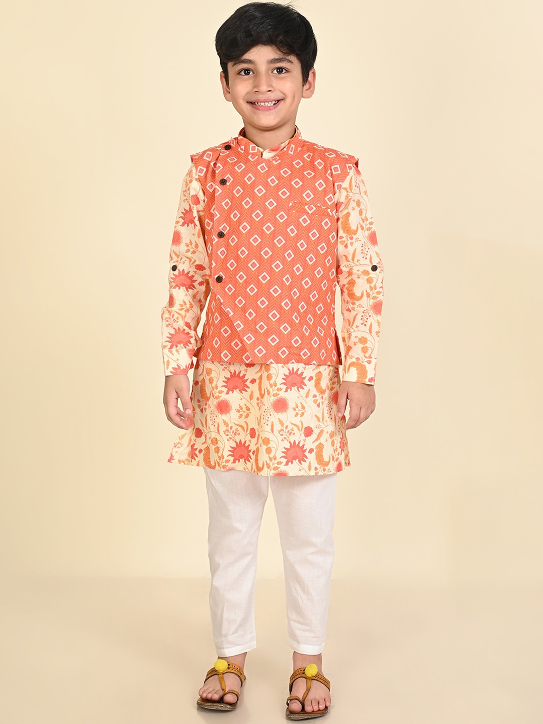 

LIL PITAARA Boys Floral Printed Pure Cotton Kurta & Pyjamas With Jacket, Orange