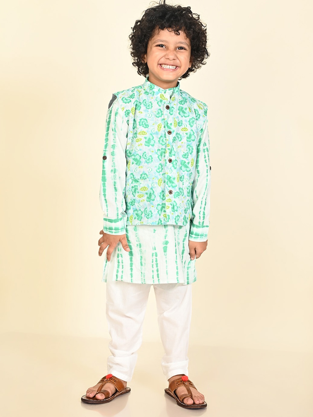 

LIL PITAARA Boys Floral Printed Regular Pure Cotton Kurta With Pyjamas & Nehru Jacket, Green