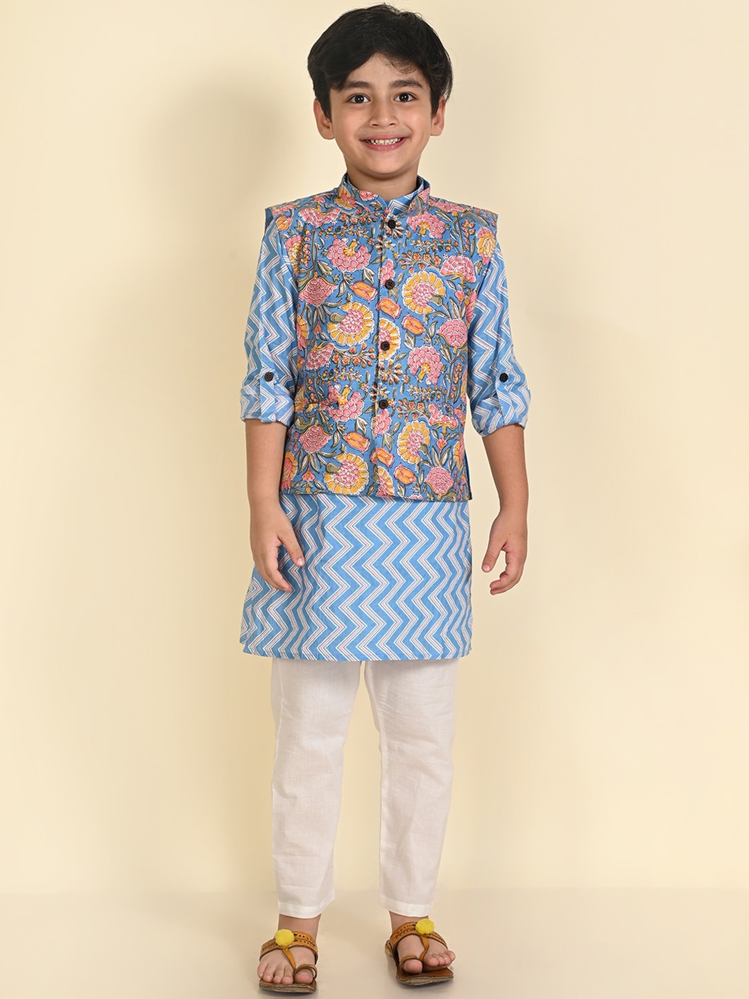 

LIL PITAARA Boys Chevron Printed Pure Cotton Regular Kurta & Pyjamas With Nehru Jacket, Blue