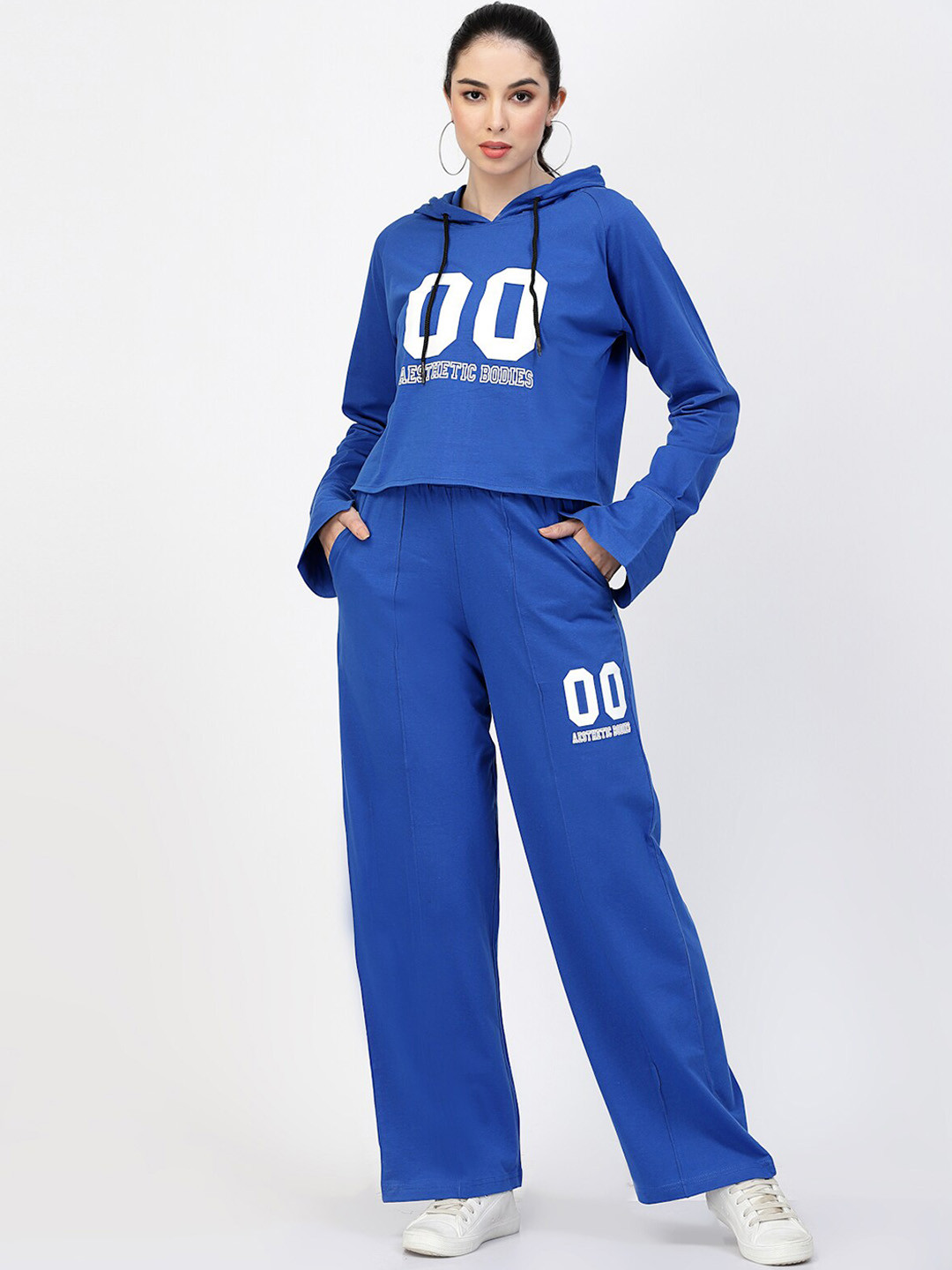 

Aesthetic Bodies Printed Hooded Neck Sweatshirt With Flared Trousers, Blue