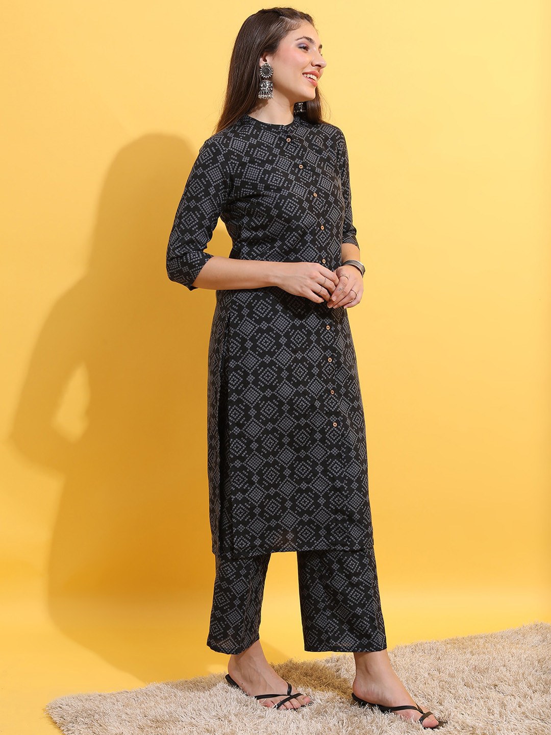 

Vishudh Black & Grey Geometric Printed Straight Regular Kurta with Palazzos
