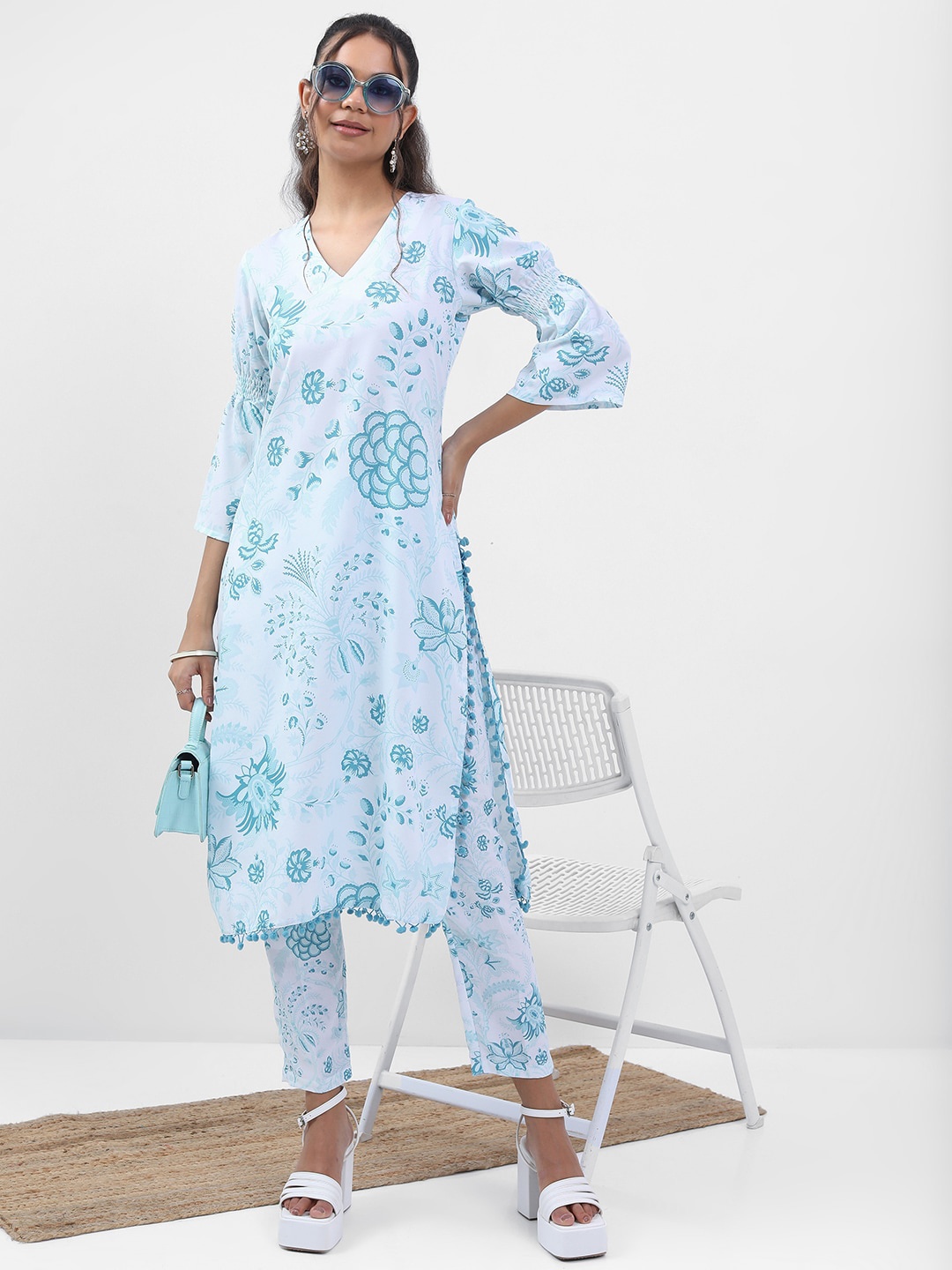 

Vishudh Floral Printed Straight Regular Kurta with Trousers, Blue