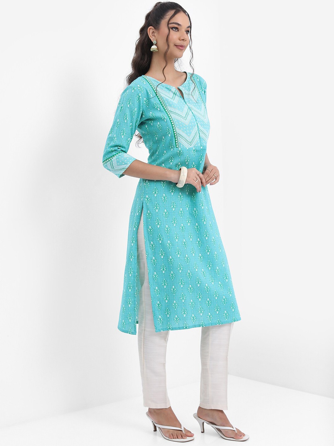 

Vishudh Ethnic Motifs Printed Straight Cotton Kurta, Green