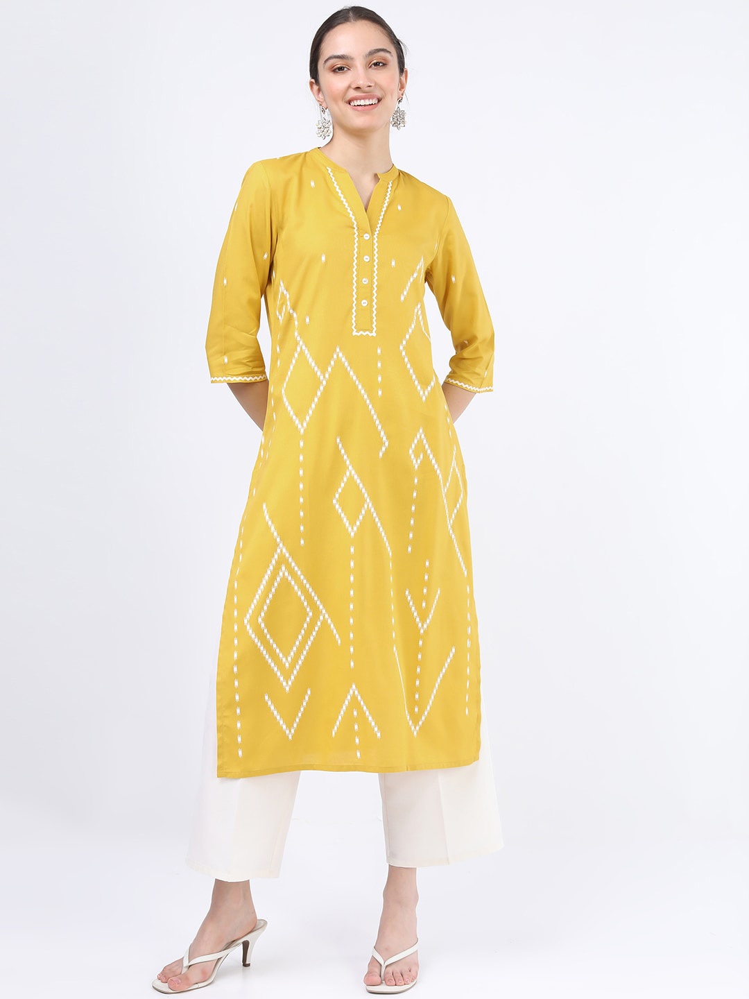 

Vishudh Geometric Printed Mandarin Collar Straight Kurta, Yellow