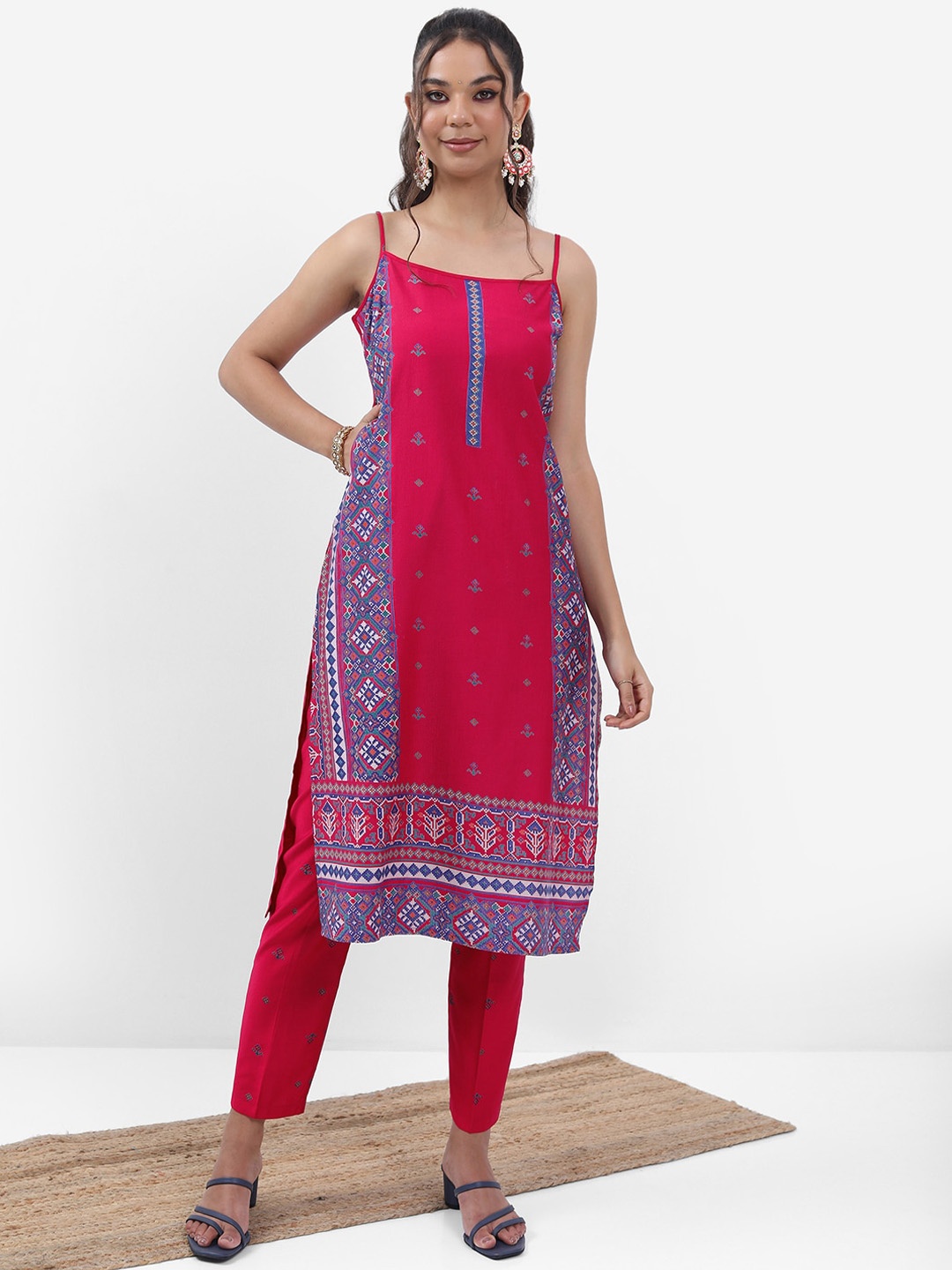 

Vishudh Ethnic Motifs Printed Straight Regular Kurta with Trousers, Red