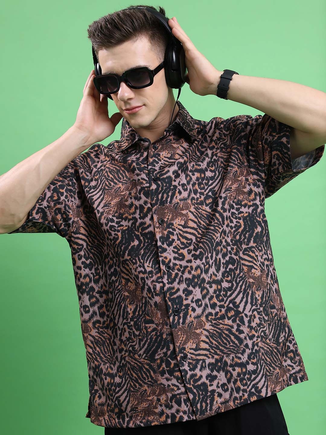 

HIGHLANDER Animal Printed Boxy Drop-Shoulder Sleeves Oversized Shirt, Brown