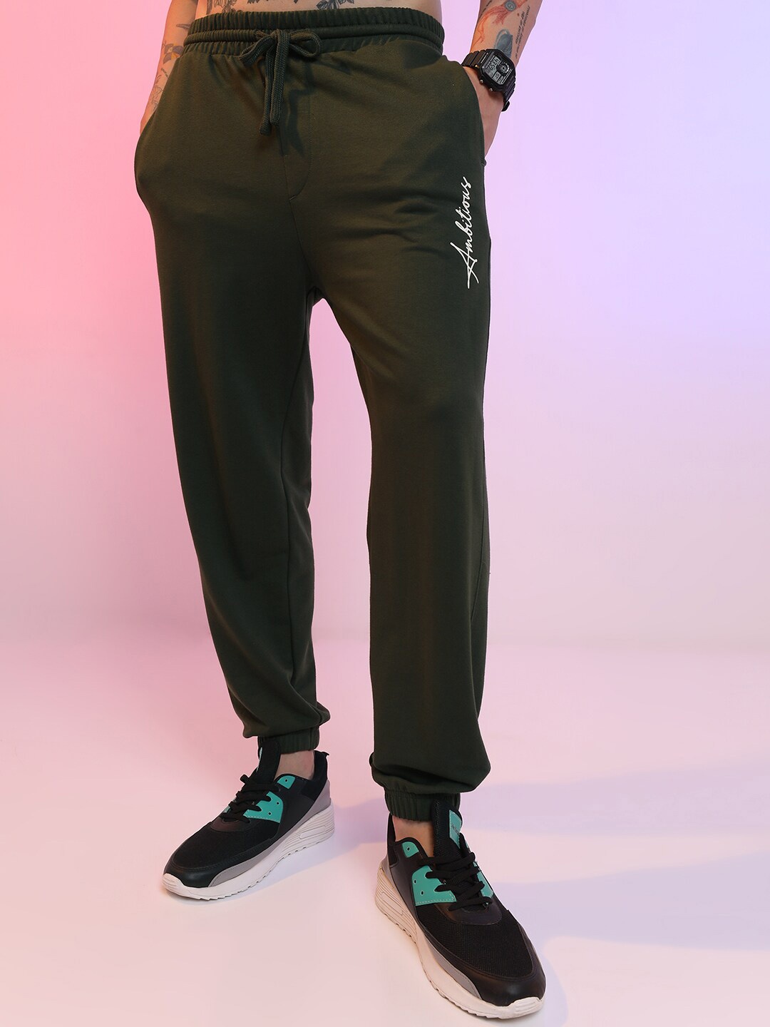 

HIGHLANDER Men Typography Printed Relaxed Fit Joggers, Olive