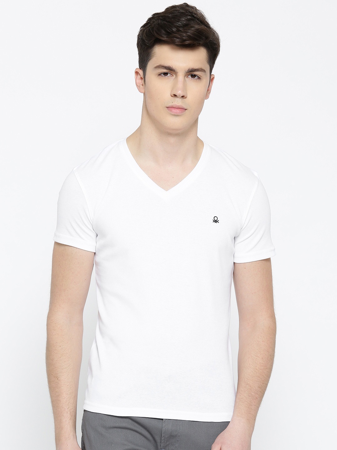 

United Colors of Benetton Men White Solid V-Neck T-shirt
